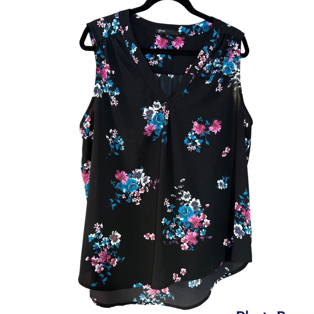 GIBSONLOOK Gibson Stretch Crepe Split Neck Sleeveless Blouse